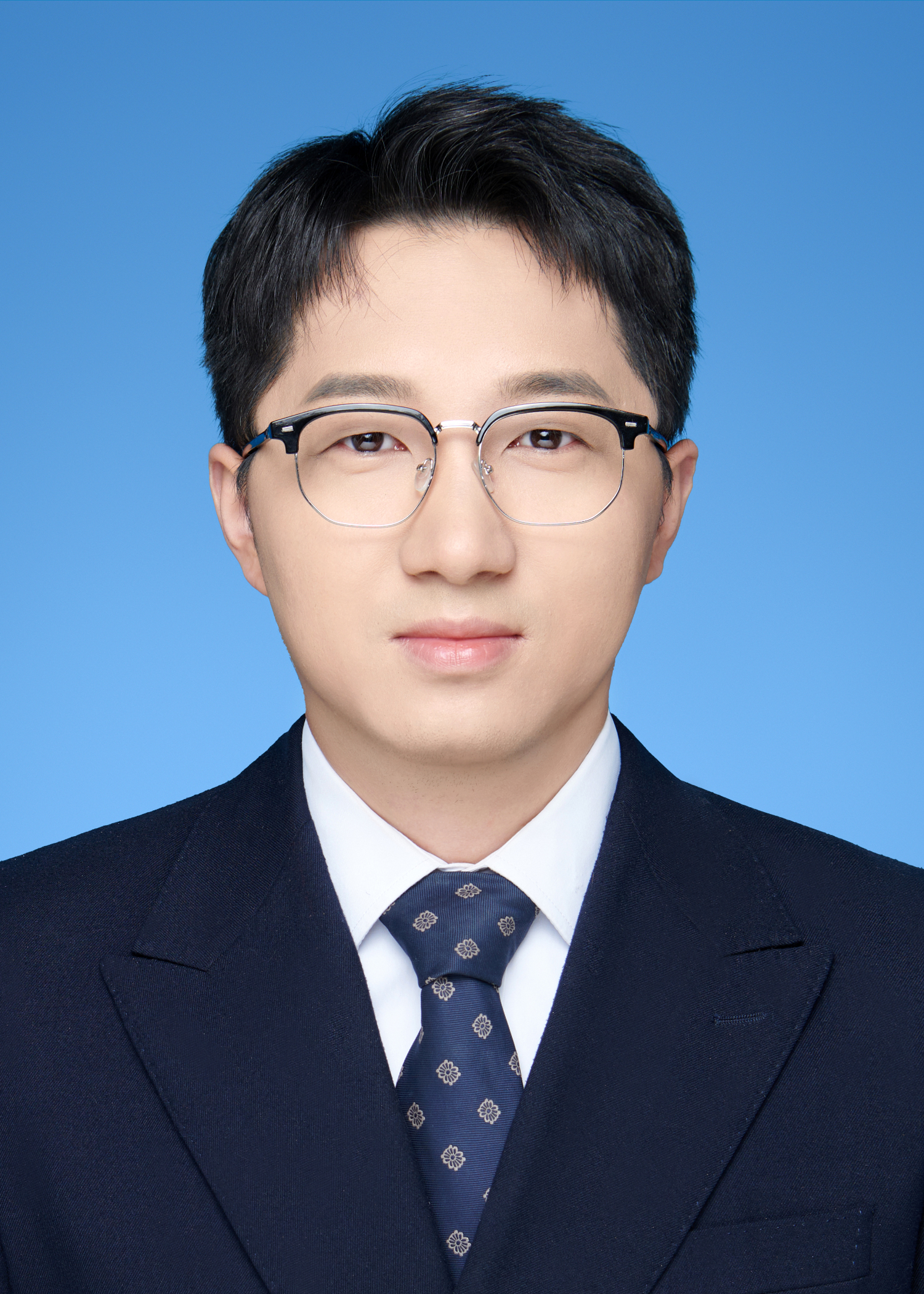 人穿着蓝色的衣服描述已自动生成